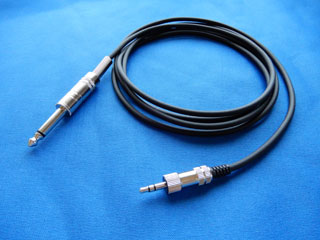 3.5mmステレオミニプラグと6.3mm標準プラグのオーディオケーブル