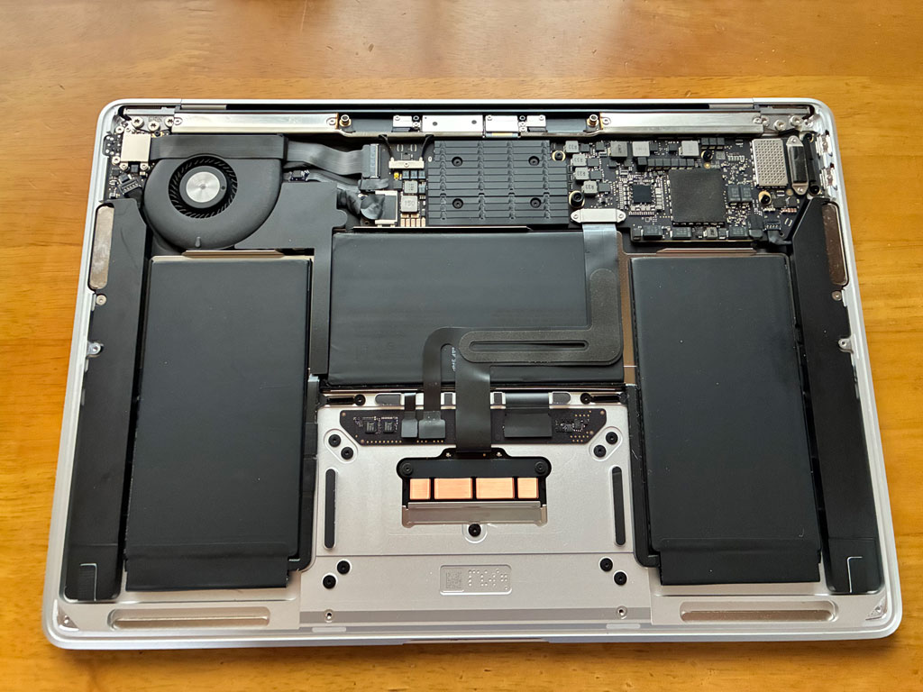 MacBook Airの中身